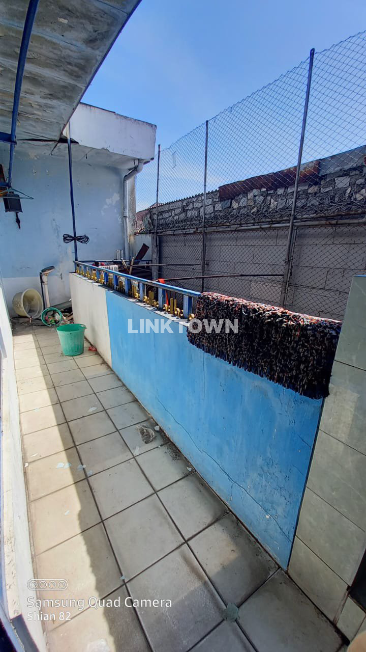 Nego Sampai Deal Rumah Komersial Cocok untuk Perkantoran, Pergudangan di Perak Surabaya