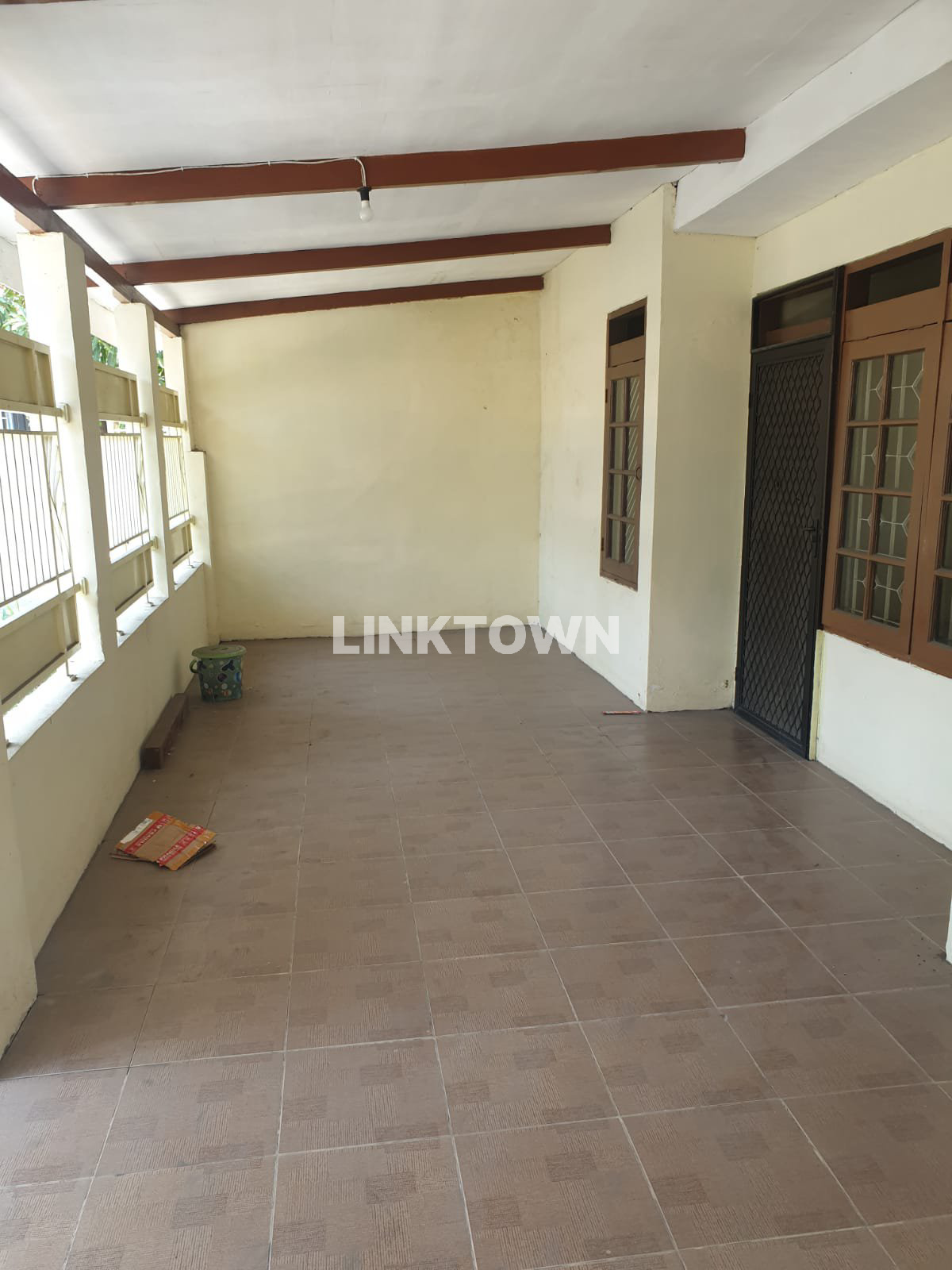 Dijual Nego Rumah dengan Row Jalan Lebar di Perum Kepuh Permai