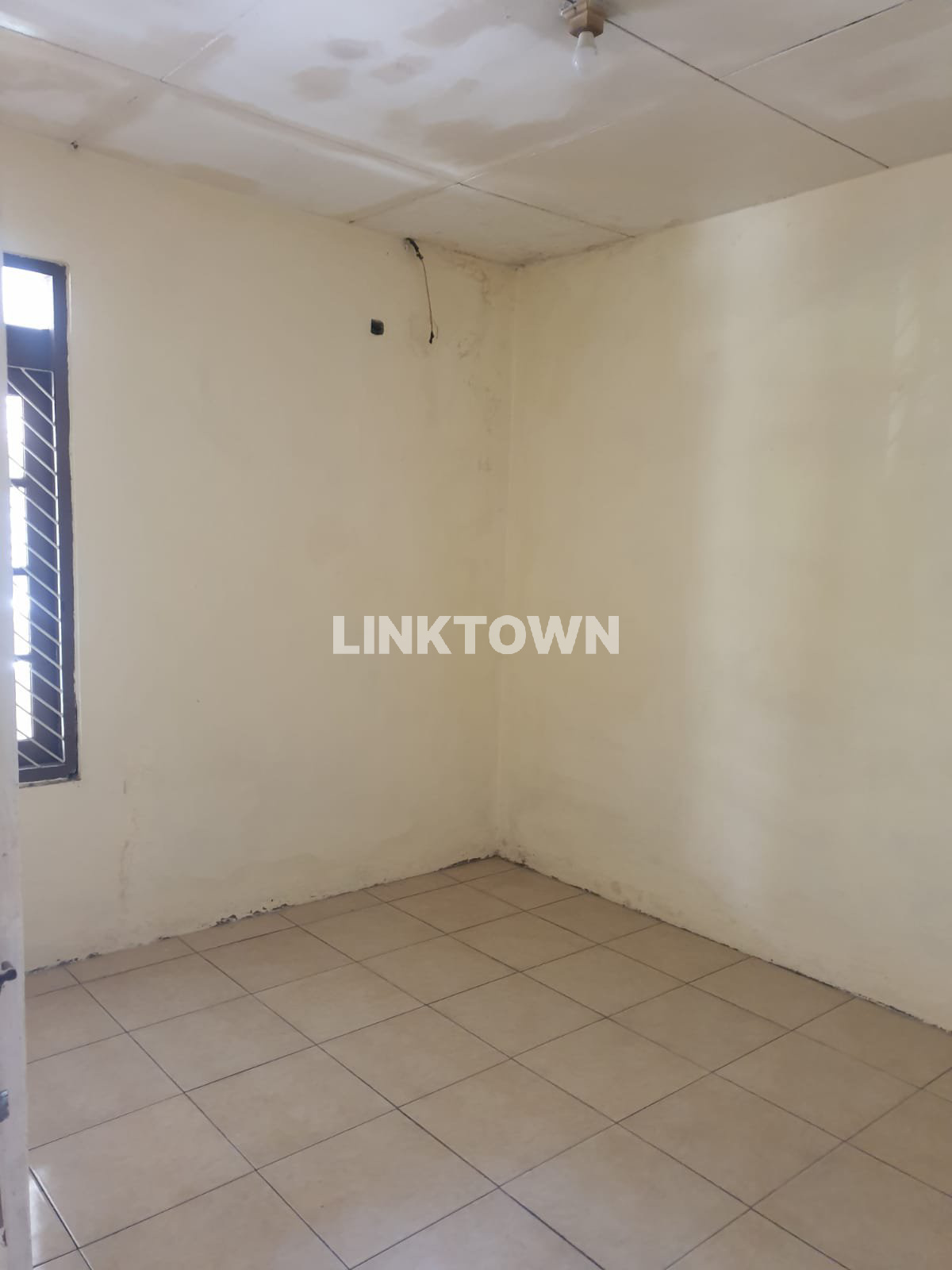 Dijual Nego Rumah dengan Row Jalan Lebar di Perum Kepuh Permai