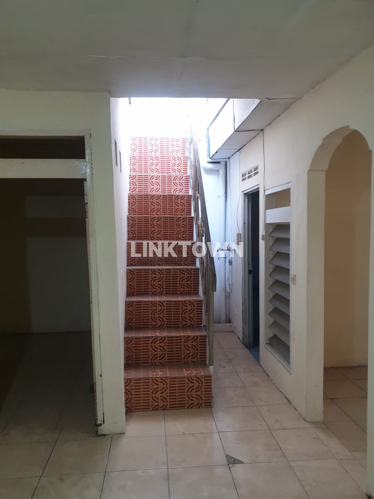 Dijual Nego Rumah dengan Row Jalan Lebar di Perum Kepuh Permai