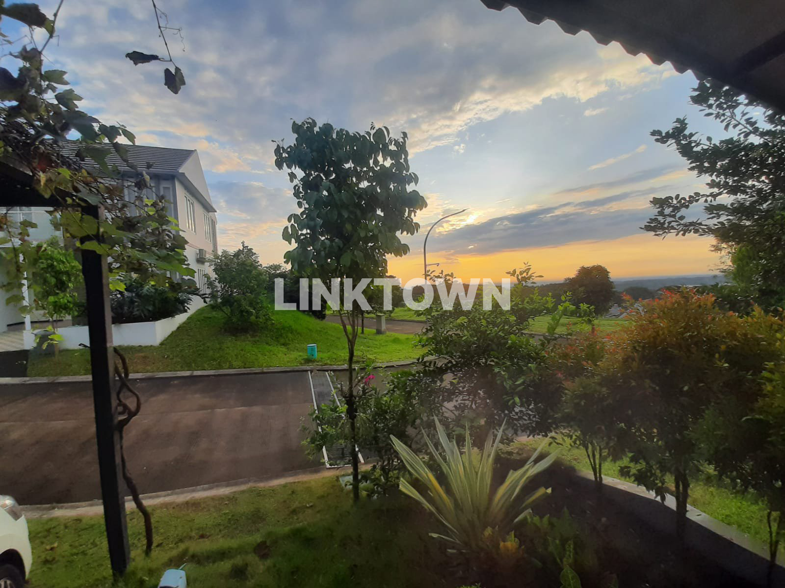 Disewakan Siap Huni Rumah Villa Cluster Saguara
