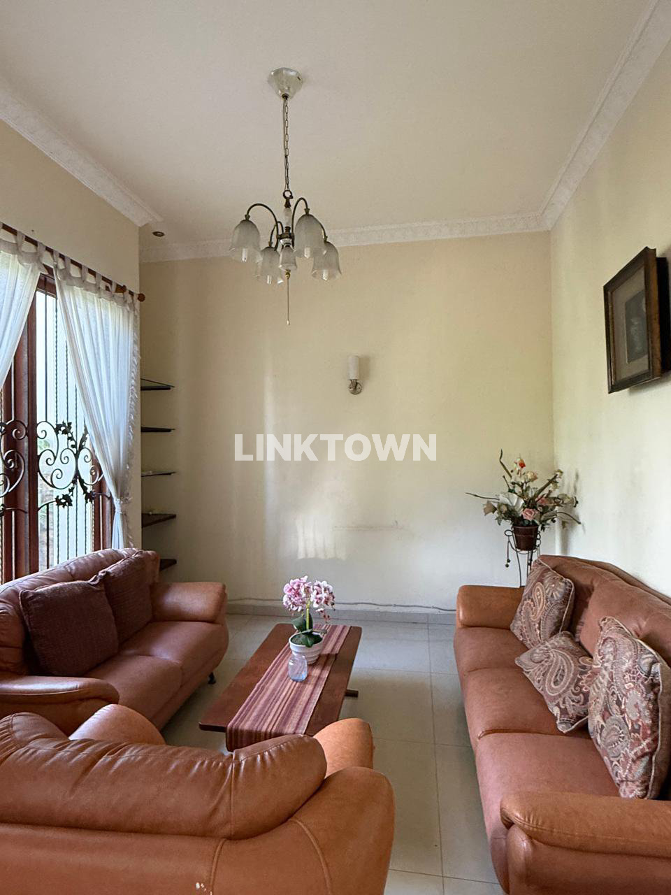 Full Furnished Rumah 2 Lantai di Villa Bukit Indah Pakuwon Dekat ke Supermall Surabaya Barat Full Furnished Rumah 2 Lantai di Villa Bukit Indah Pakuwon Dekat ke Supermall Surabaya Barat