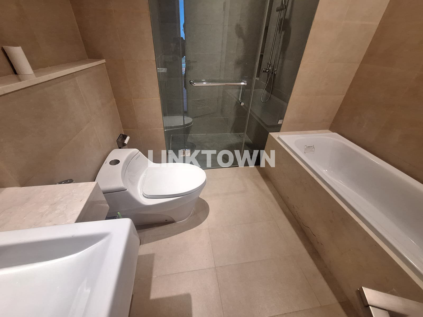 Disewakan Full Furnished Apartemen 3 Br di Galaxy Residence