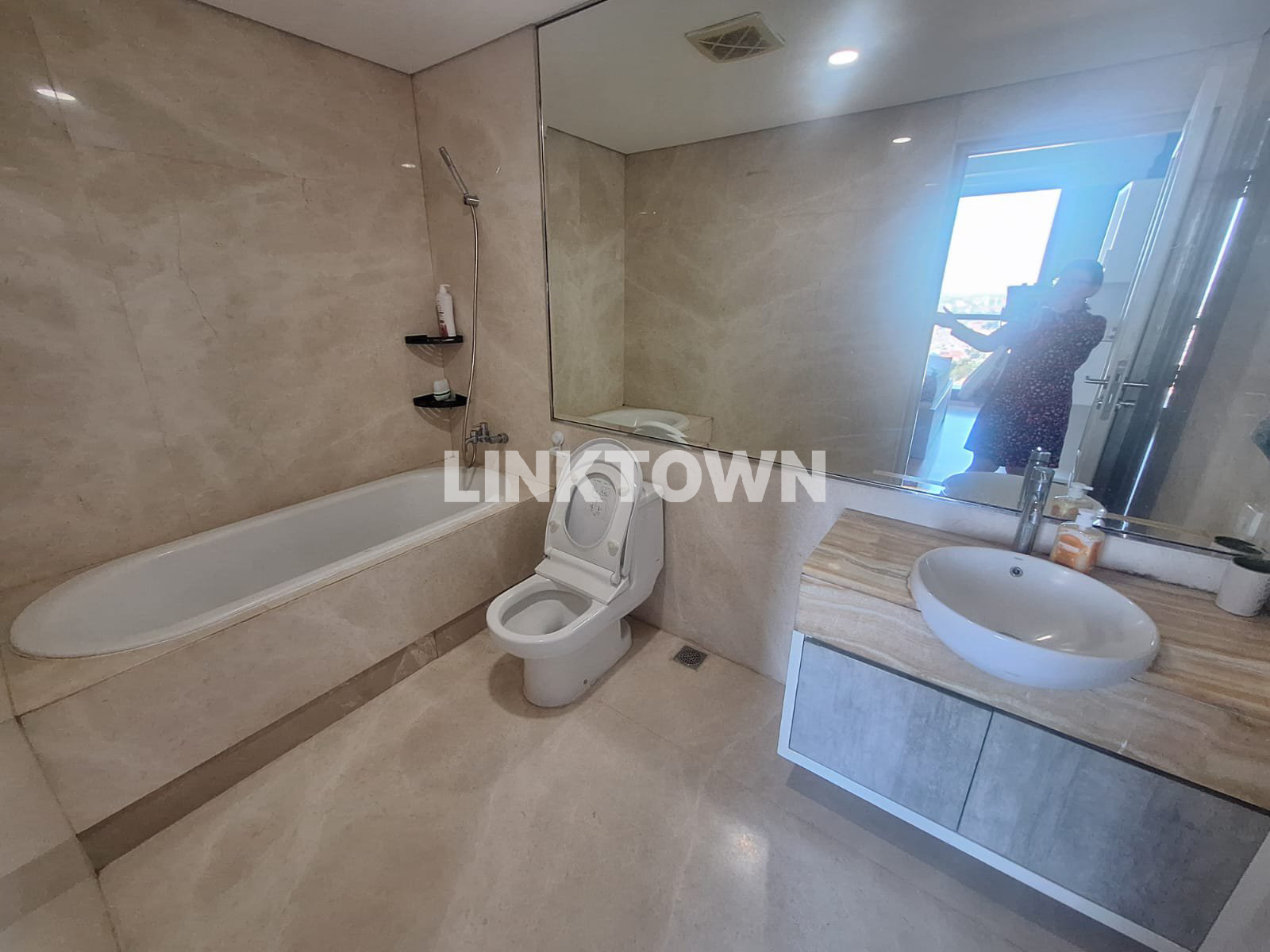 Disewakan Apartemen Type 2 Br di The Peak Residence Surabaya