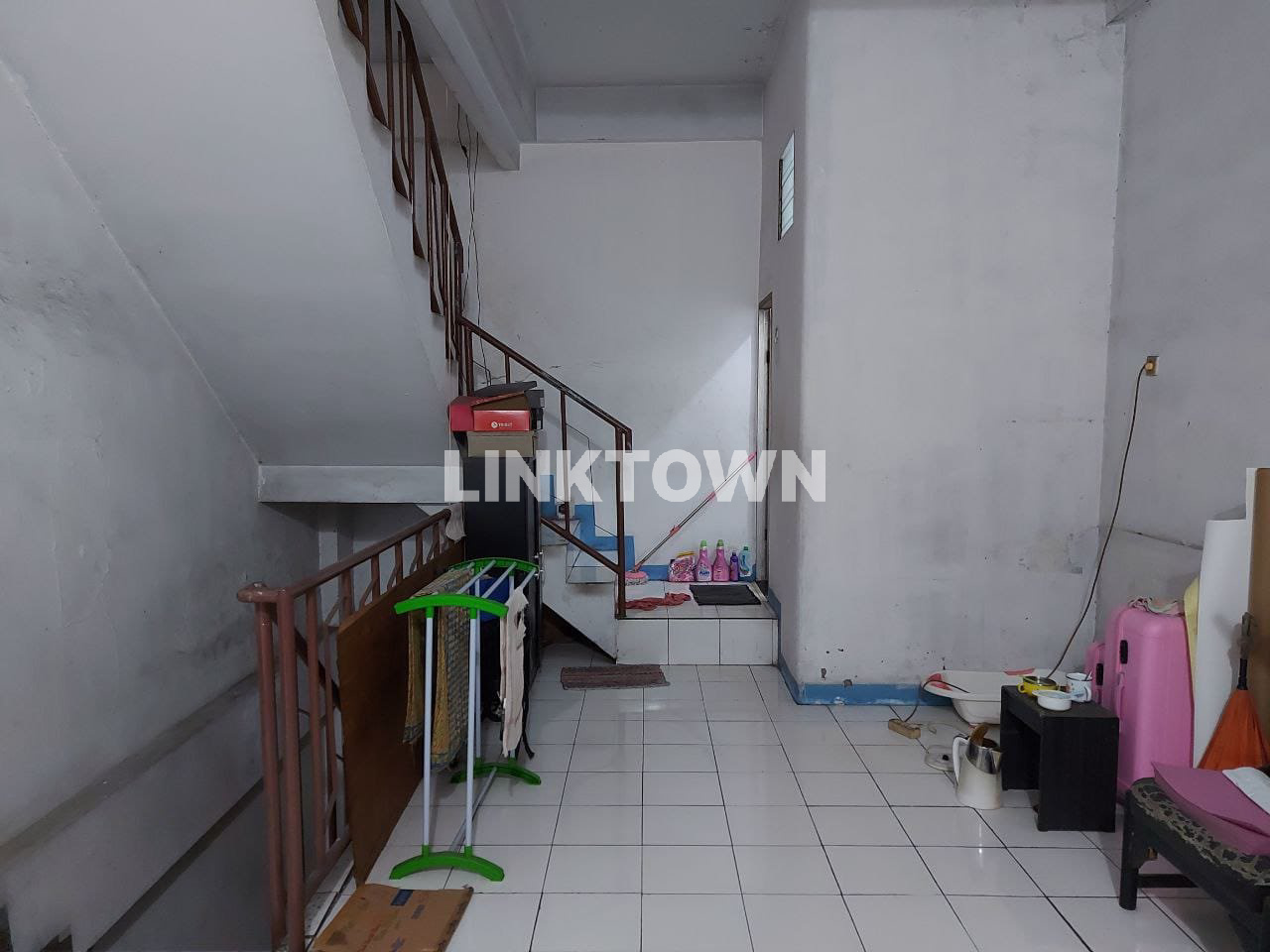 Dijual Rumah Sekaligus Tempat Usaha di Pinggir Jalan Jakarta Pusat