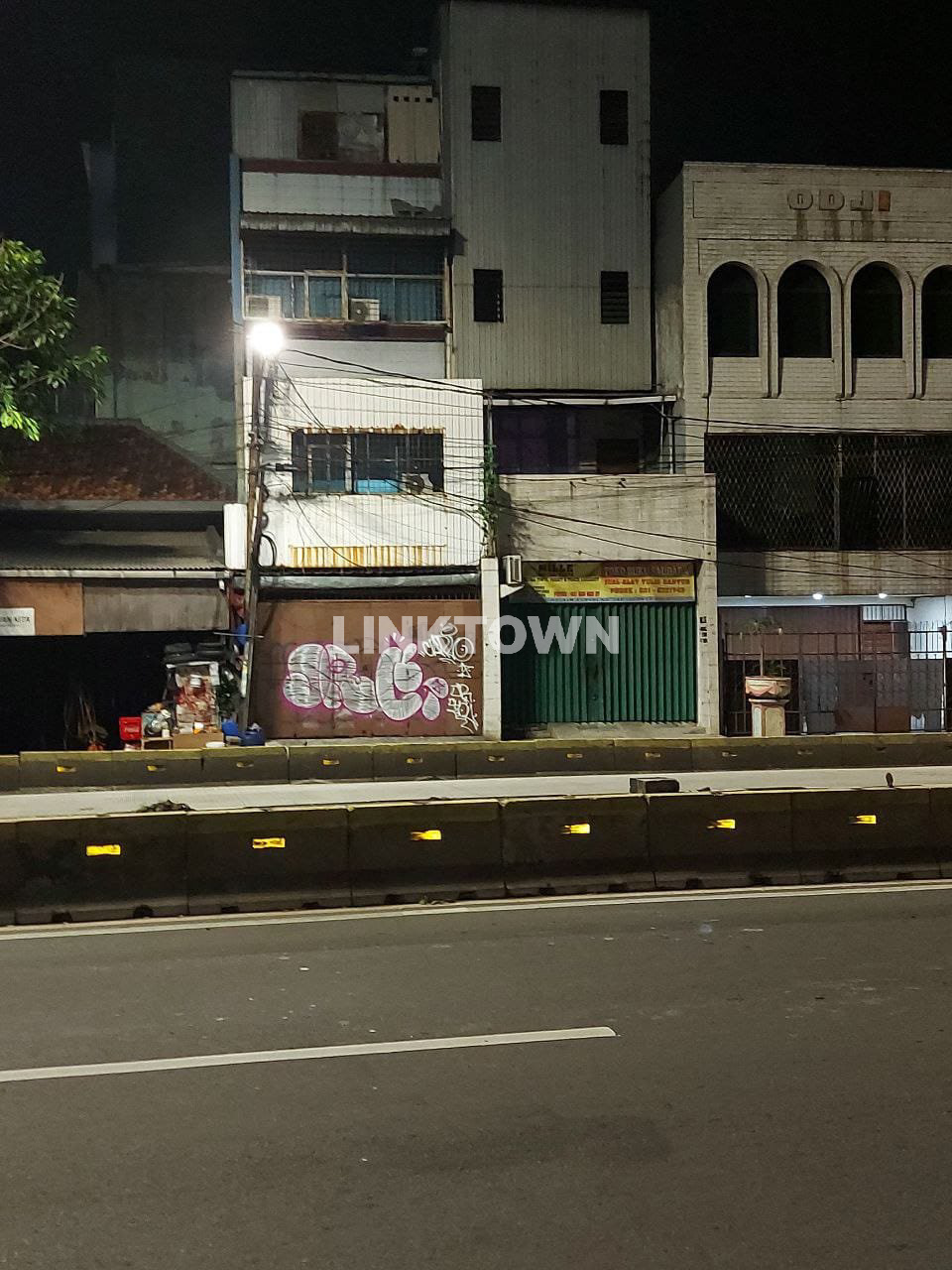 Dijual Rumah Sekaligus Tempat Usaha di Pinggir Jalan Jakarta Pusat Dijual Rumah Sekaligus Tempat Usaha di Pinggir Jalan Jakarta Pusat