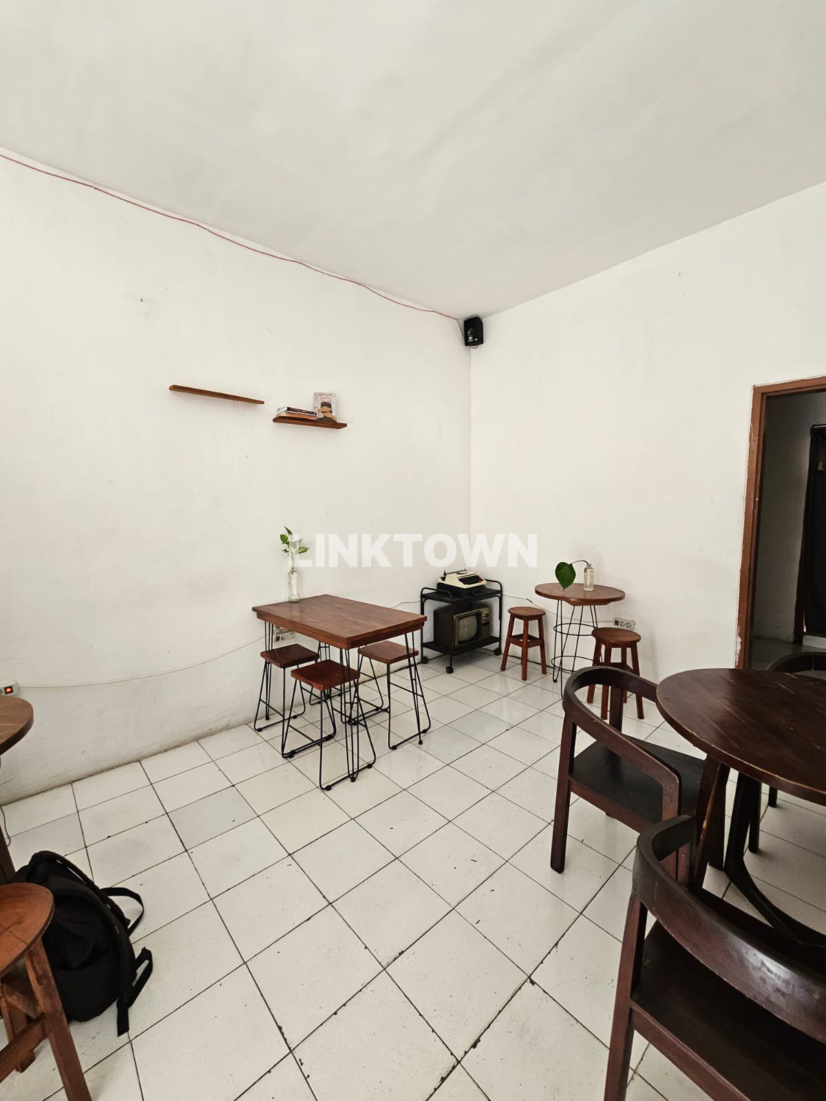 Disewakan Paling Murah Rumah Cocok untuk Usaha di Rungkut Asri