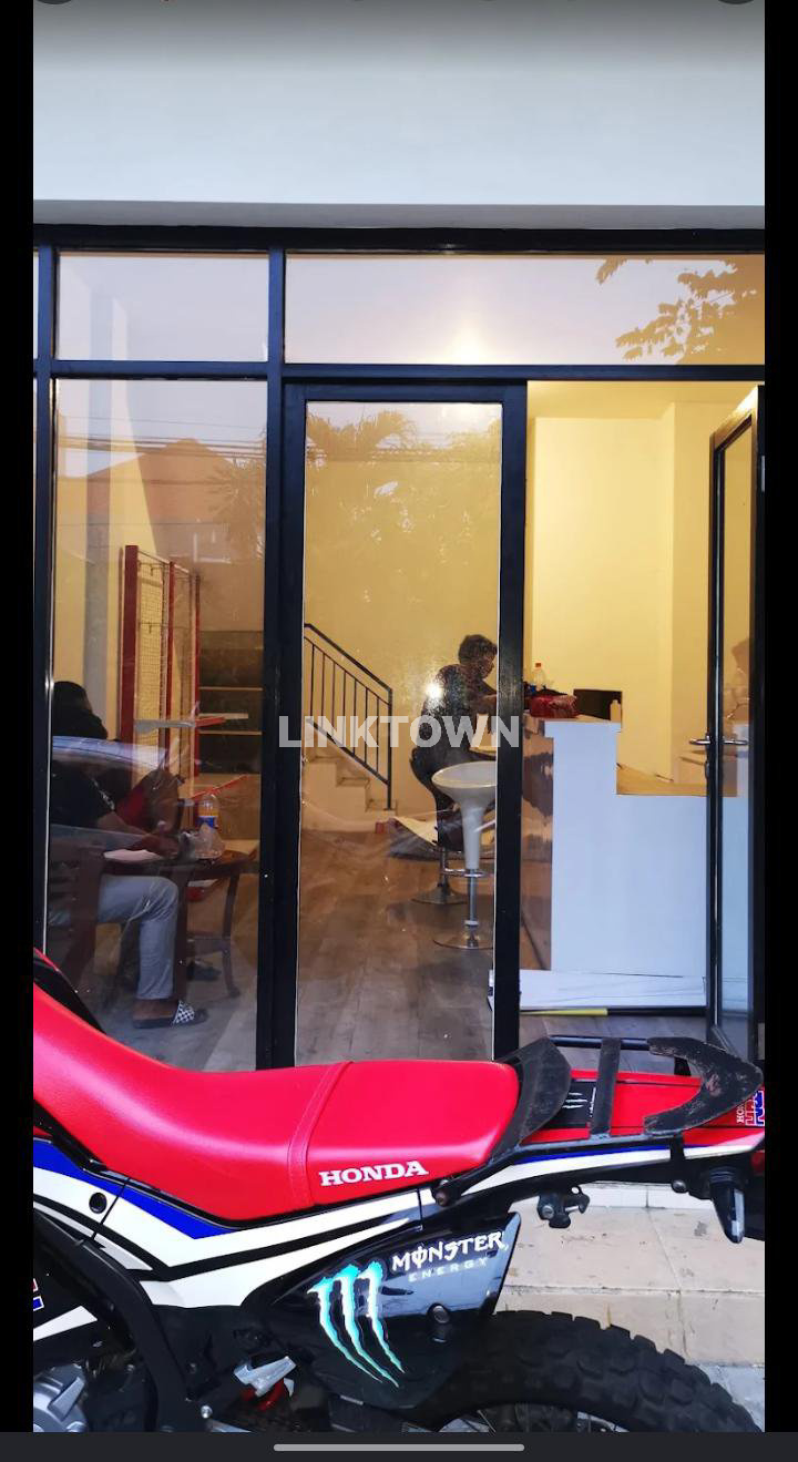 Ruko 3 Lantai Disewakan Posisi Hook Strategis Surabaya Barat di Dukuh Kupang