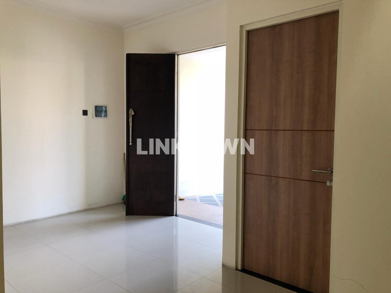 Rumah Strategis Dekat Mall Ciputra di Dukuh Kupang Surabaya