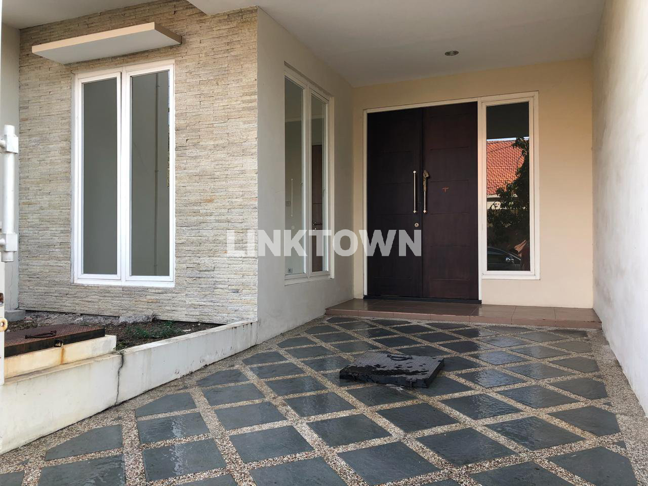 Rumah Strategis Dekat Mall Ciputra di Dukuh Kupang Surabaya Rumah Strategis Dekat Mall Ciputra di Dukuh Kupang Surabaya