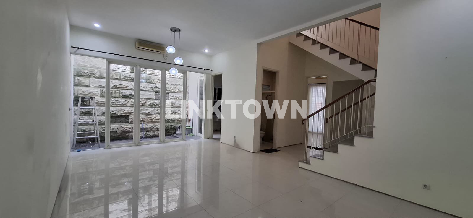 Hunian Modern 2 Lantai di Woodland Citraland Surabaya Barat