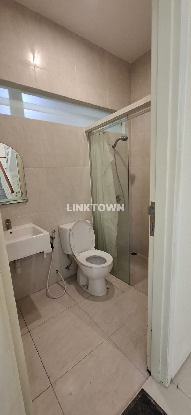 Hunian Modern 2 Lantai di Woodland Citraland Surabaya Barat