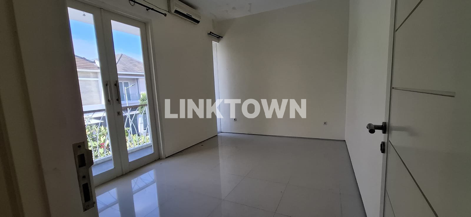 Hunian Modern 2 Lantai di Woodland Citraland Surabaya Barat