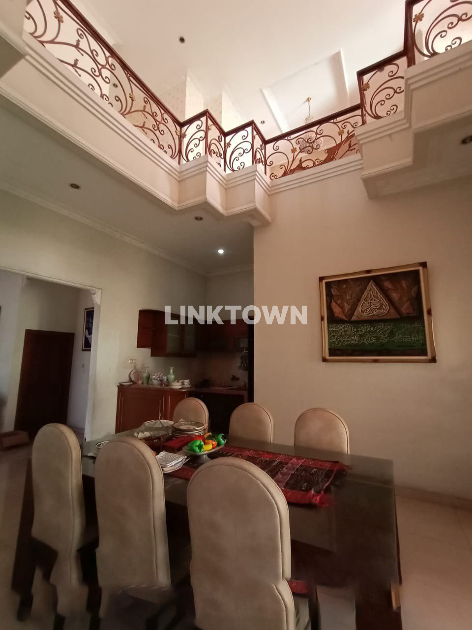 Posisi Hook Rumah Semifurnished di Kutisari Utara Dekat Kendangsari