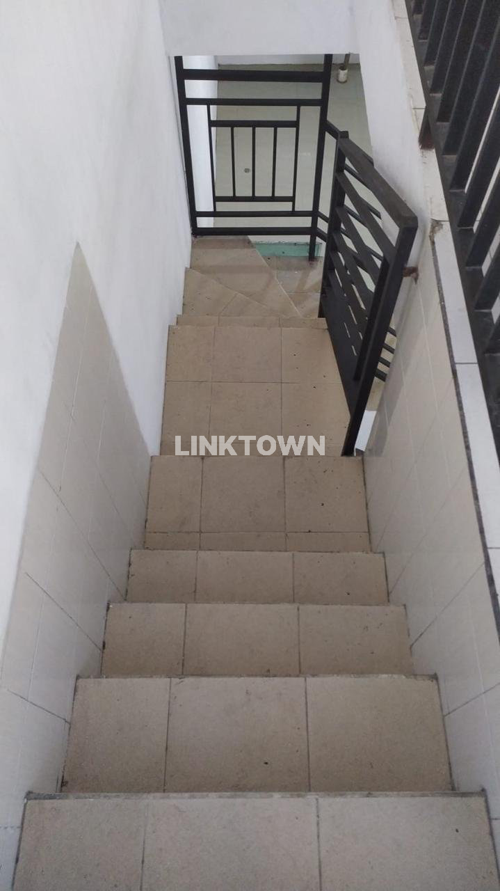Termurah Rumah 2 Lantai Nego di Kawasan Medayu Utara Dekat Akses ke Merr
