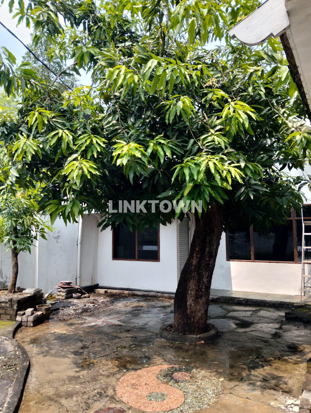 Paling Murah Rumah Posisi Hook di Kawasan Wisma Permai Surabaya Dekat Pakuwon City