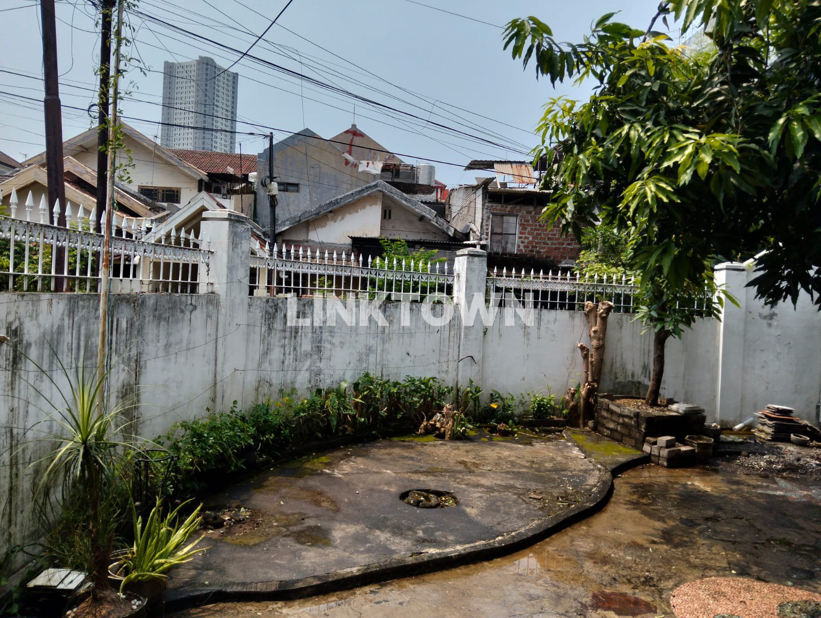 Paling Murah Rumah Posisi Hook di Kawasan Wisma Permai Surabaya Dekat Pakuwon City