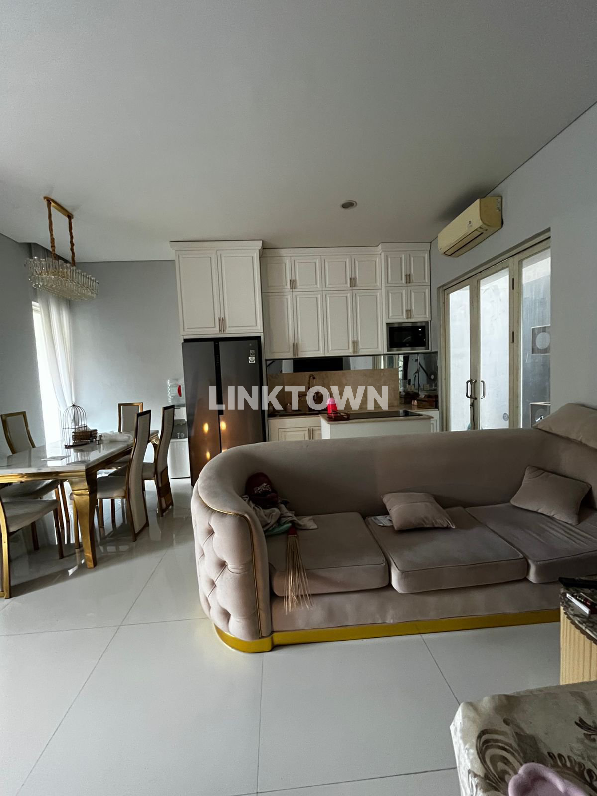 Dijual Cepat Rumah Semi Furnished di Kahuripan Park Selangkah ke Lippo Mall