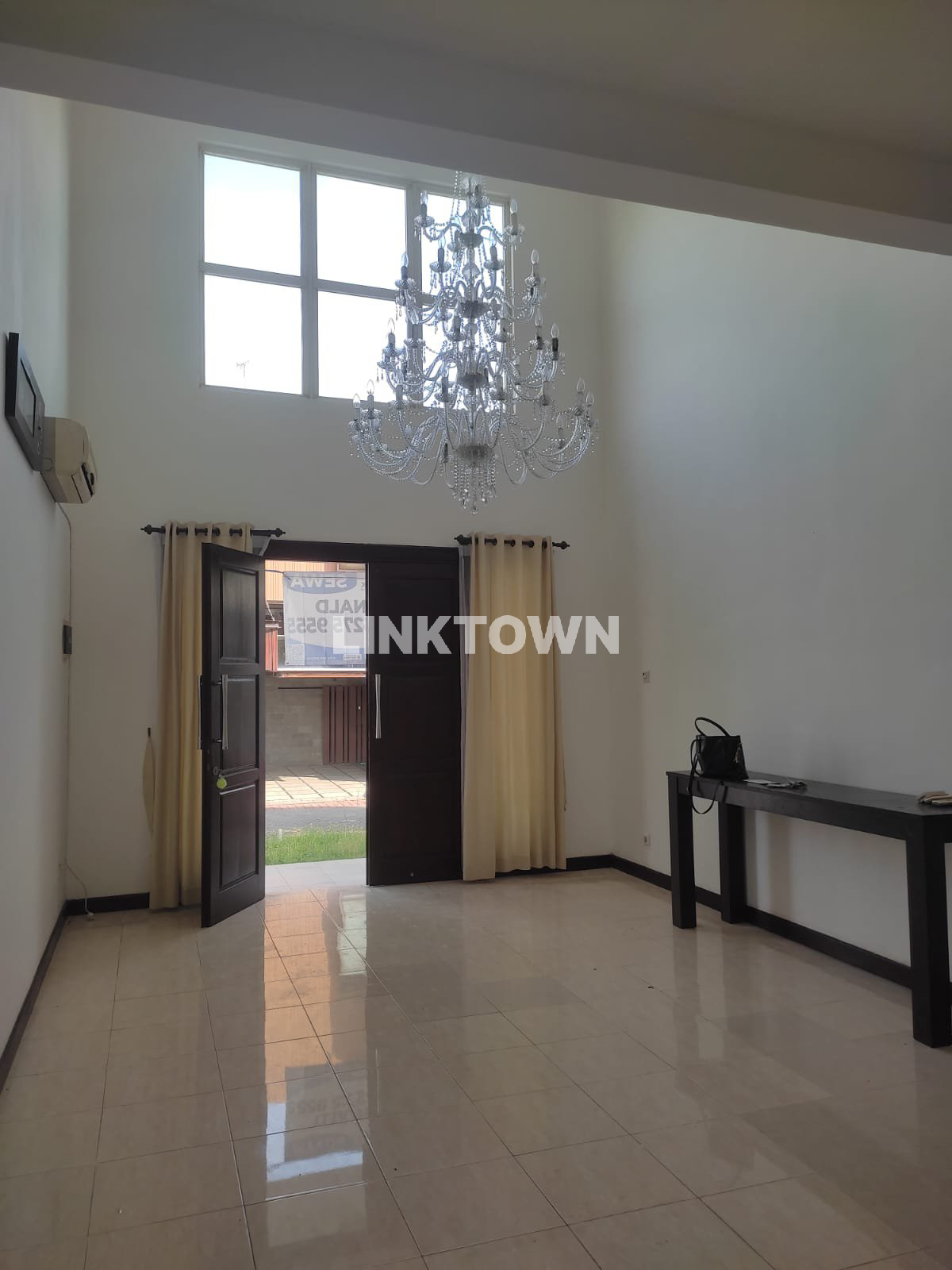 Disewakan Rumah Semifurnished Siap Huni di Fullerton Citraland