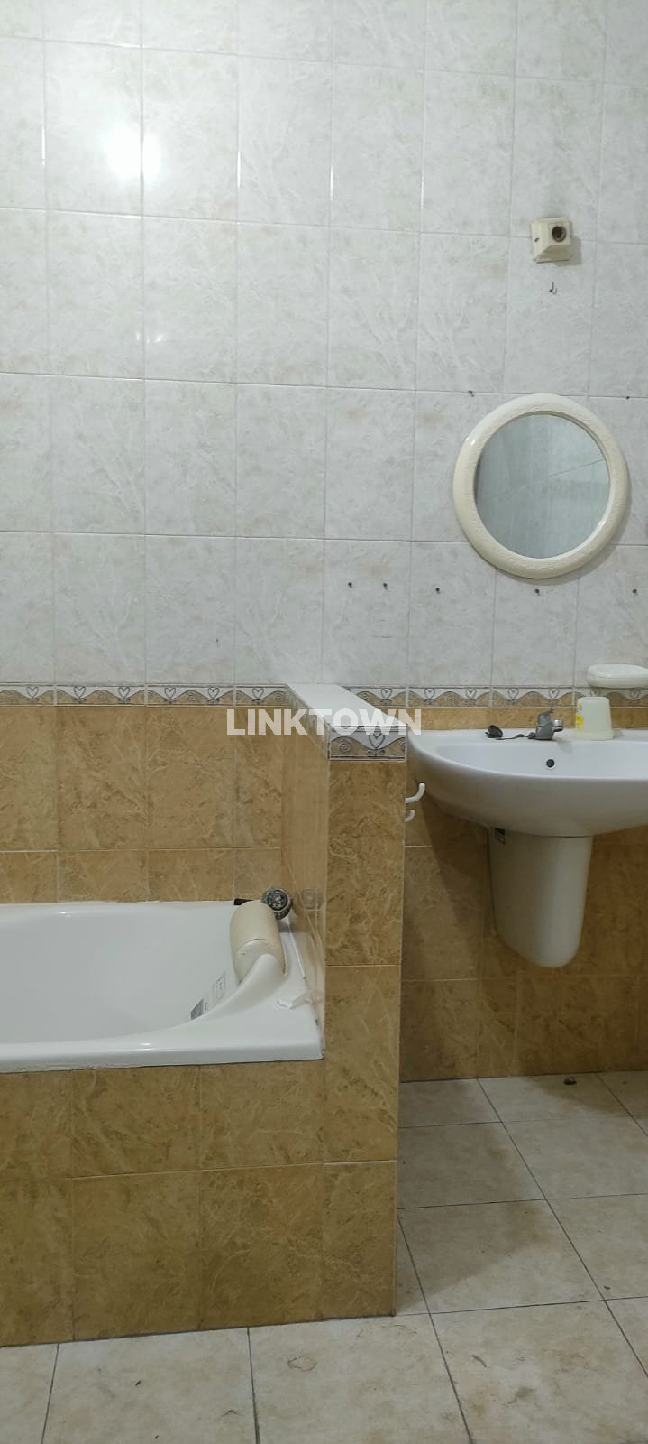 Rumah Mewah Sangat Strategis Full Furnished di Gayungan Surabaya