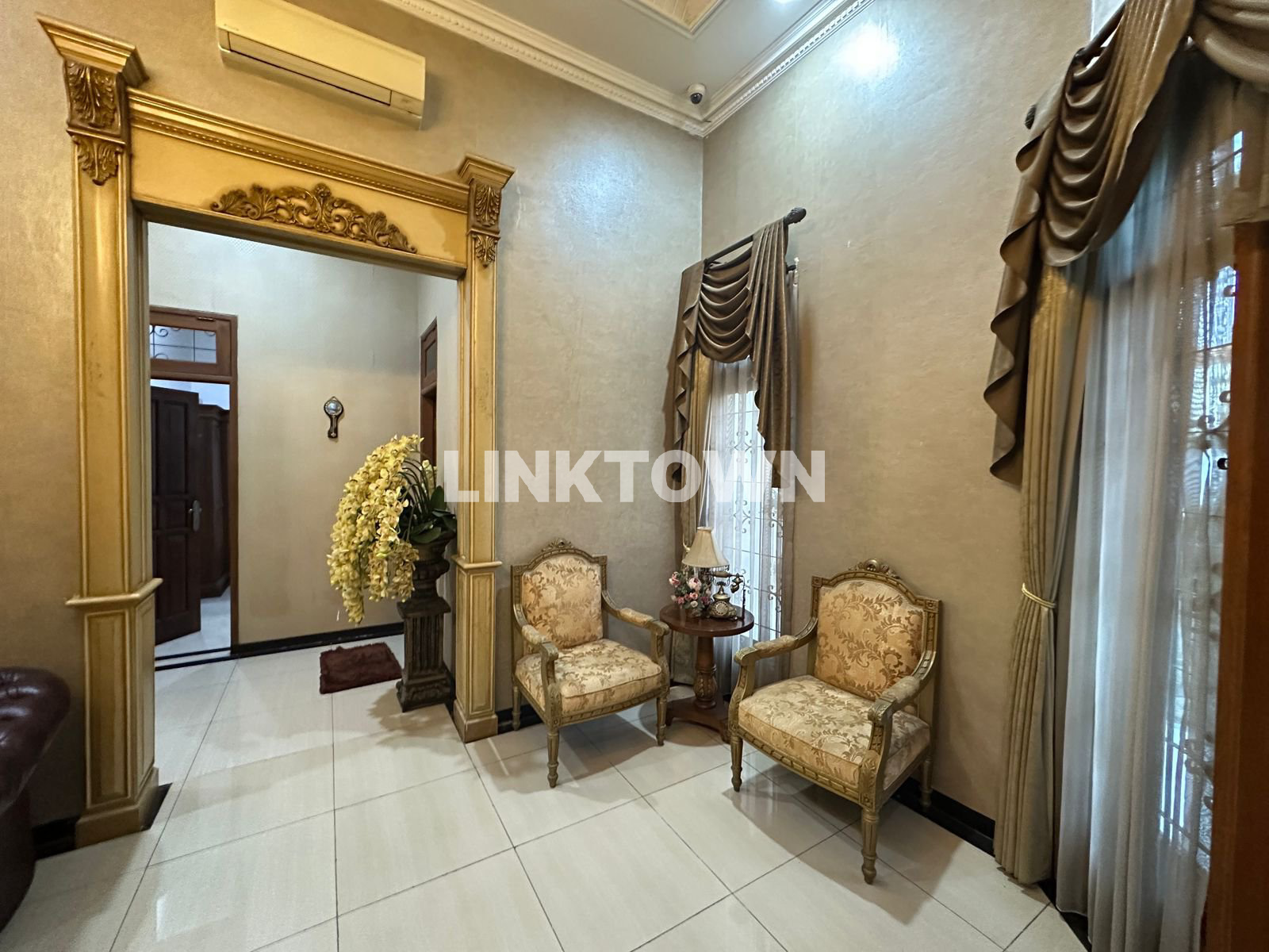 Rumah Mewah Sangat Strategis Full Furnished di Gayungan Surabaya