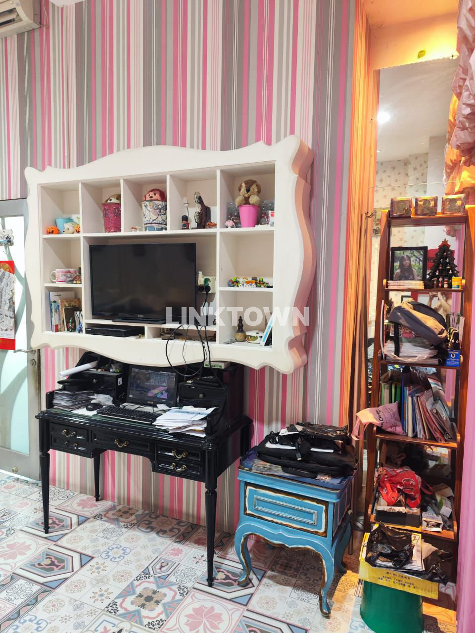 Dijual Rumah Konsep Villa Semufurnished di Jambangan Surabaya