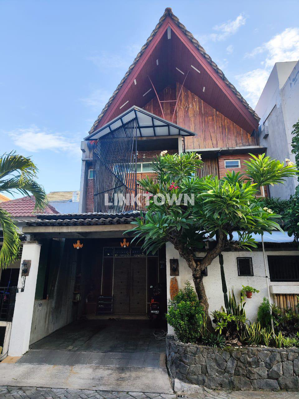 Dijual Rumah Konsep Villa Semufurnished di Jambangan Surabaya Dijual Rumah Konsep Villa Semufurnished di Jambangan Surabaya
