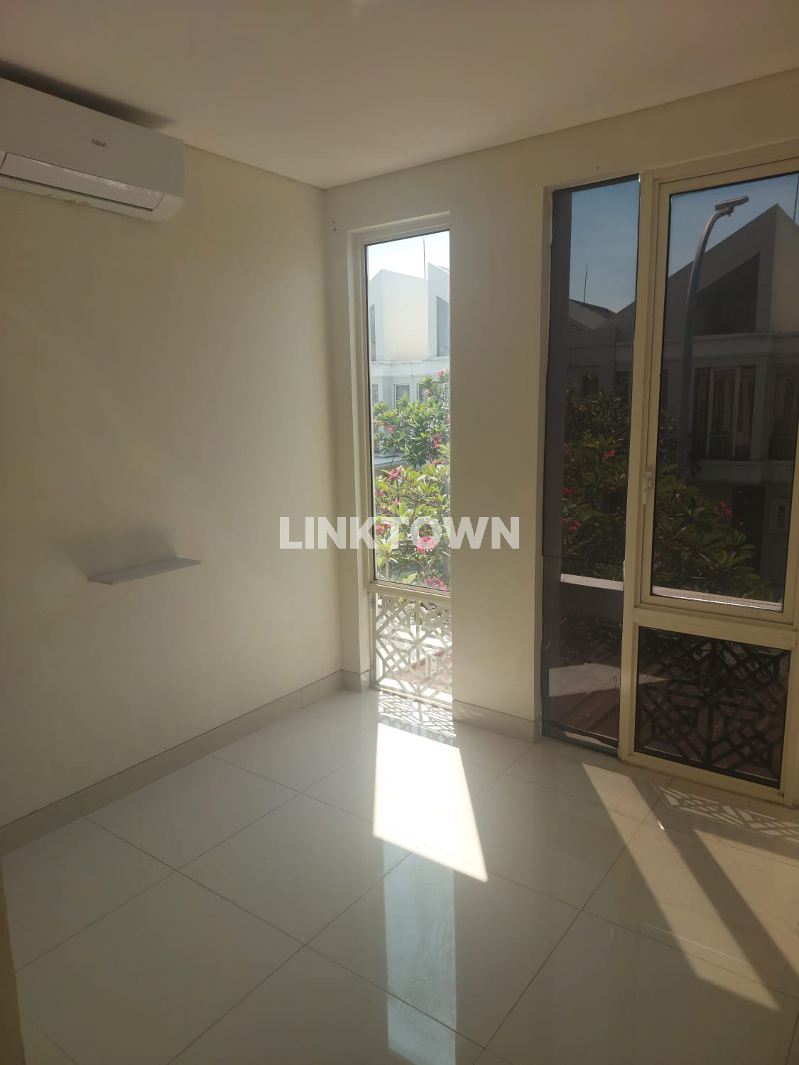 Disewakan Paling Murah Rumah di Kawasan Surabaya Barat Grand Pakuwon Adelaide