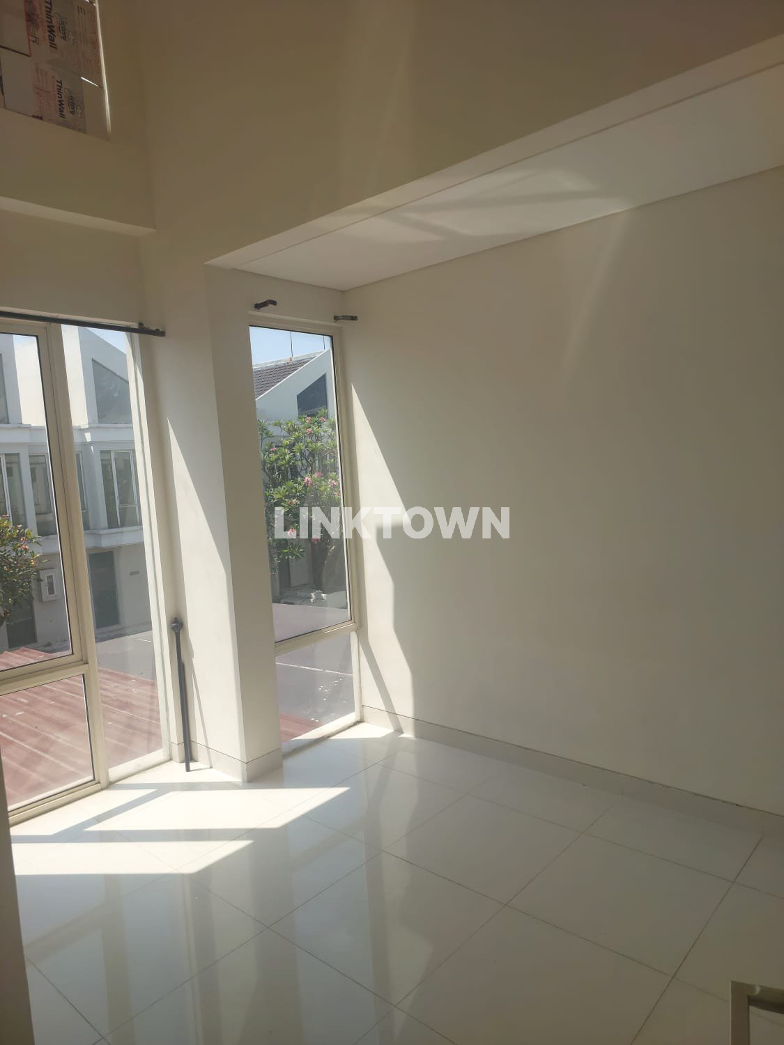 Disewakan Paling Murah Rumah di Kawasan Surabaya Barat Grand Pakuwon Adelaide