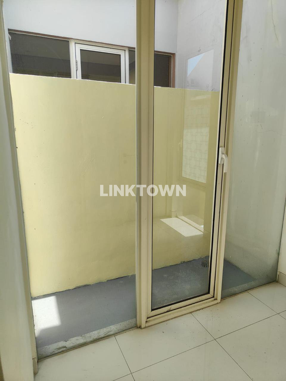 Disewakan Semifurnished Rumah di Kawasan Elite Grand Pakuwon
