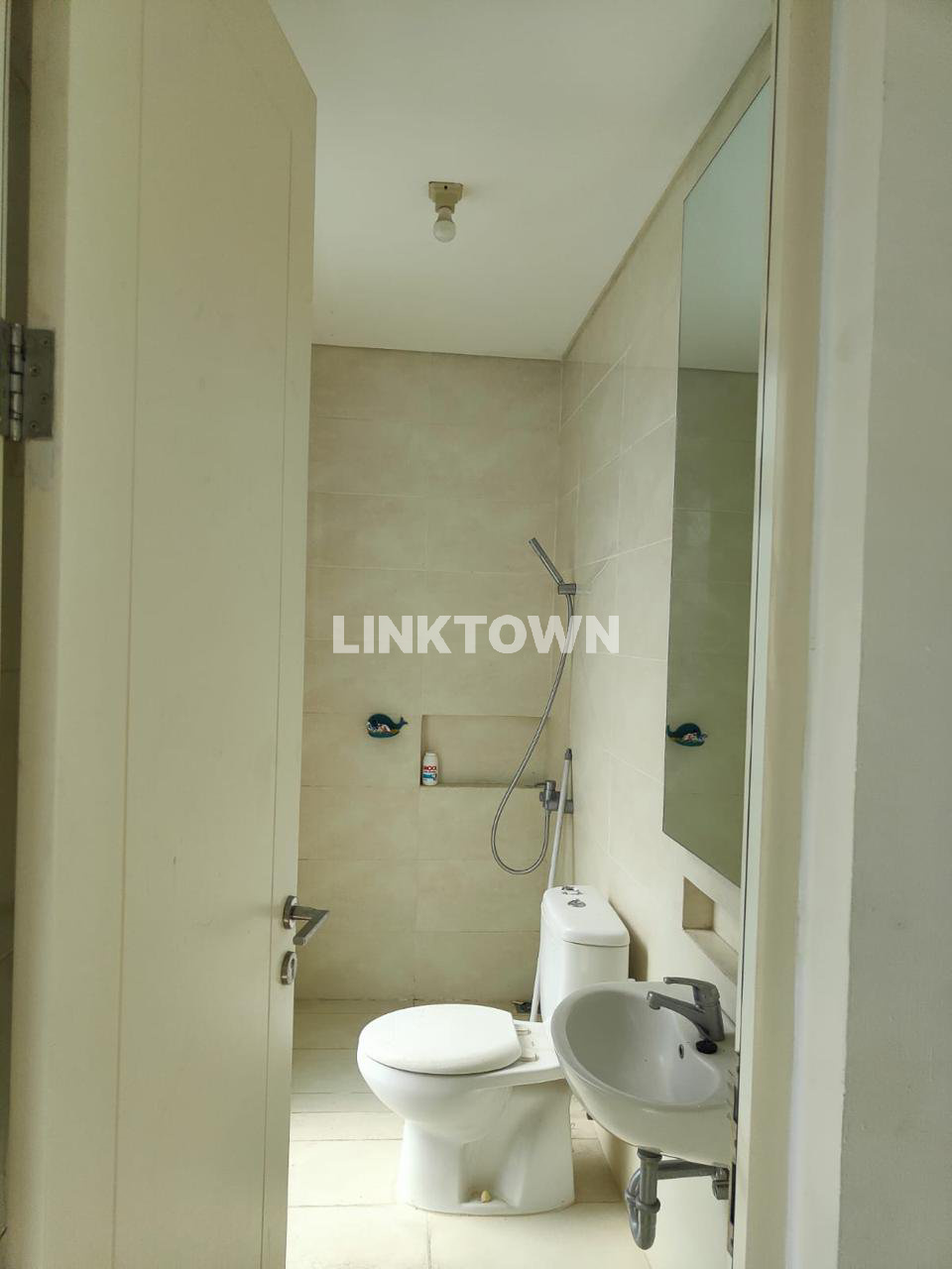 Disewakan Semifurnished Rumah di Kawasan Elite Grand Pakuwon