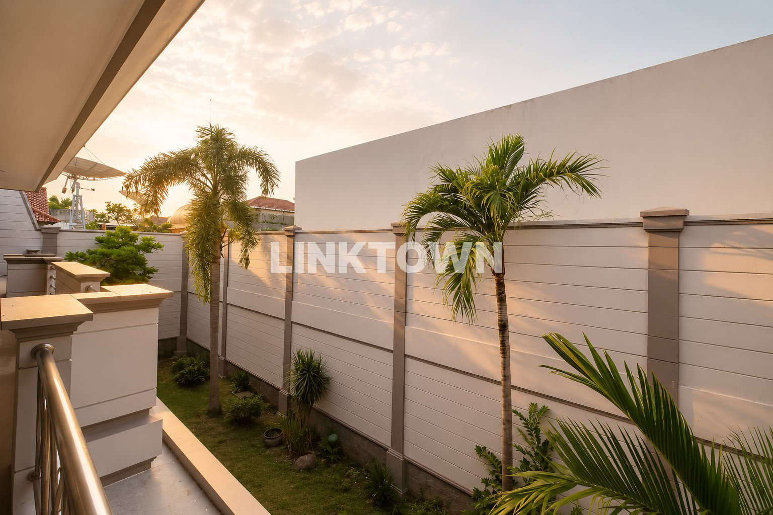 Dijual Rumah Mewah Siap Huni di Kawasan Satelit Town House Surabaya