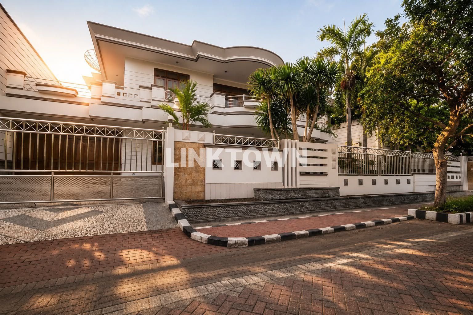 Dijual Rumah Mewah Siap Huni di Kawasan Satelit Town House Surabaya Dijual Rumah Mewah Siap Huni di Kawasan Satelit Town House Surabaya