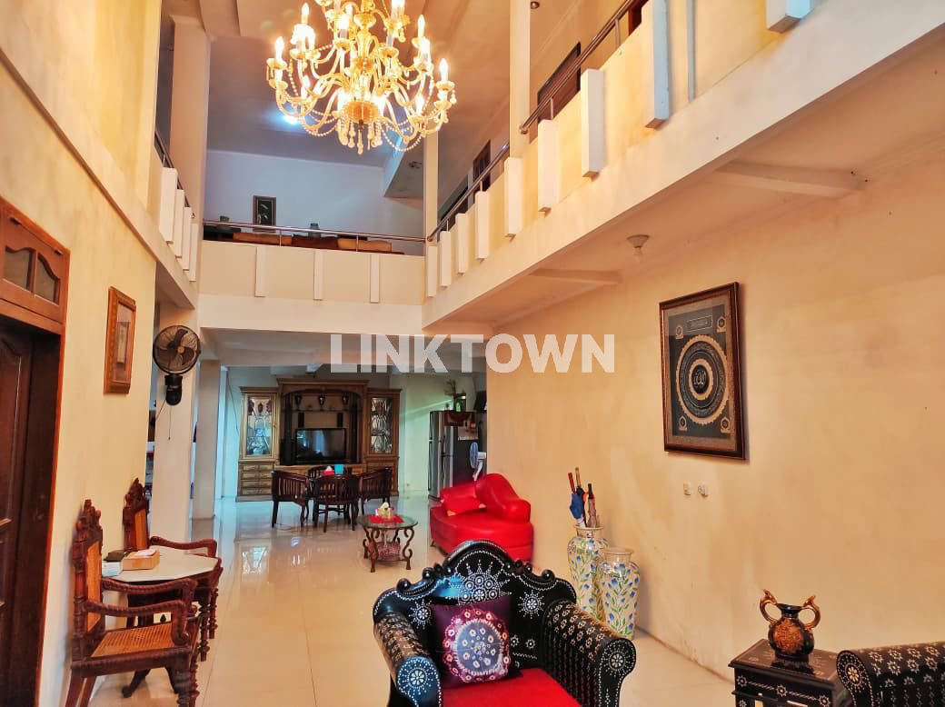 Dijual Cepat Harga Dibawah Pasar Rumah di Rungkut Asri Dekat Akses ke Tol Tambak Sumur
