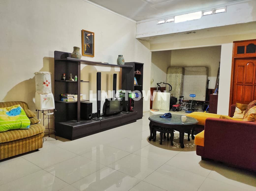 Dijual Cepat Harga Dibawah Pasar Rumah di Rungkut Asri Dekat Akses ke Tol Tambak Sumur