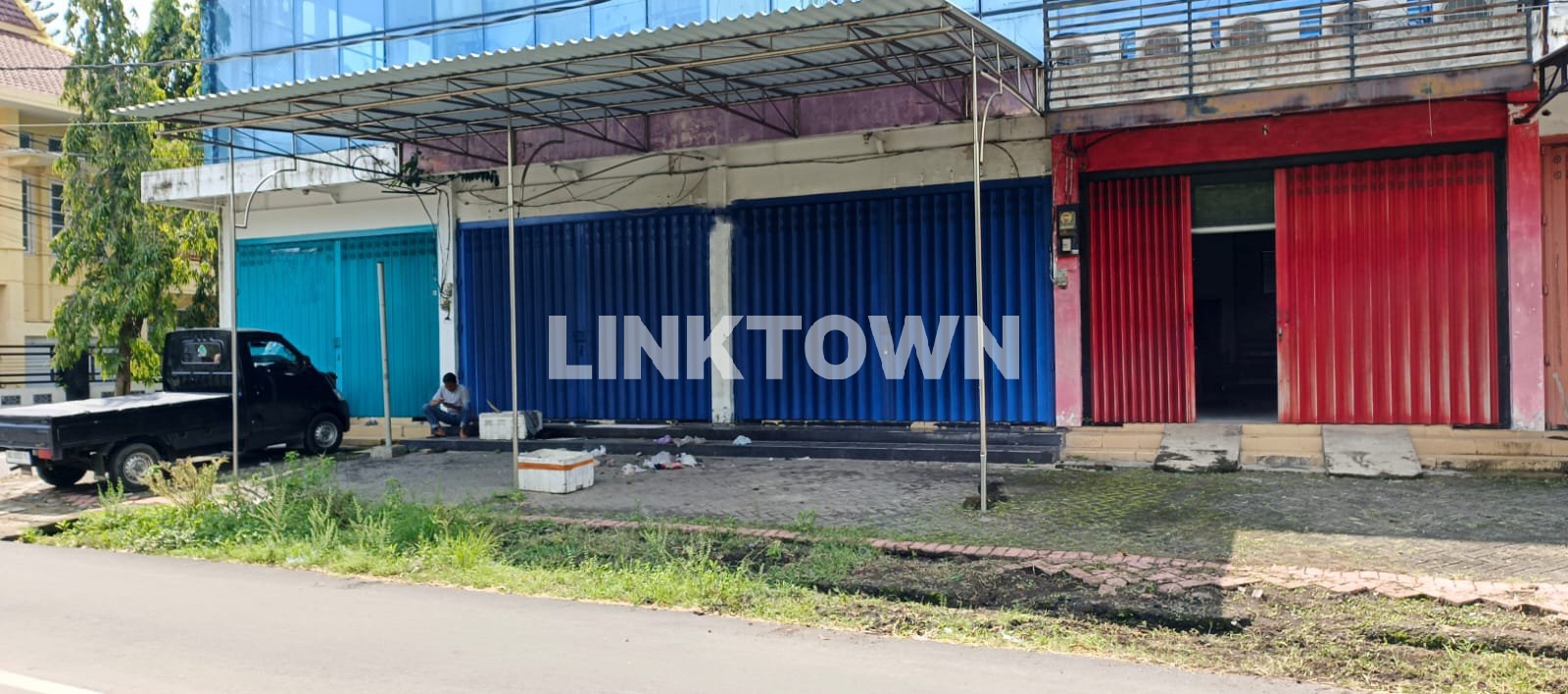 Disewakan Ruko 3 Lantai Semufurnished di Gatot Subroto Jember