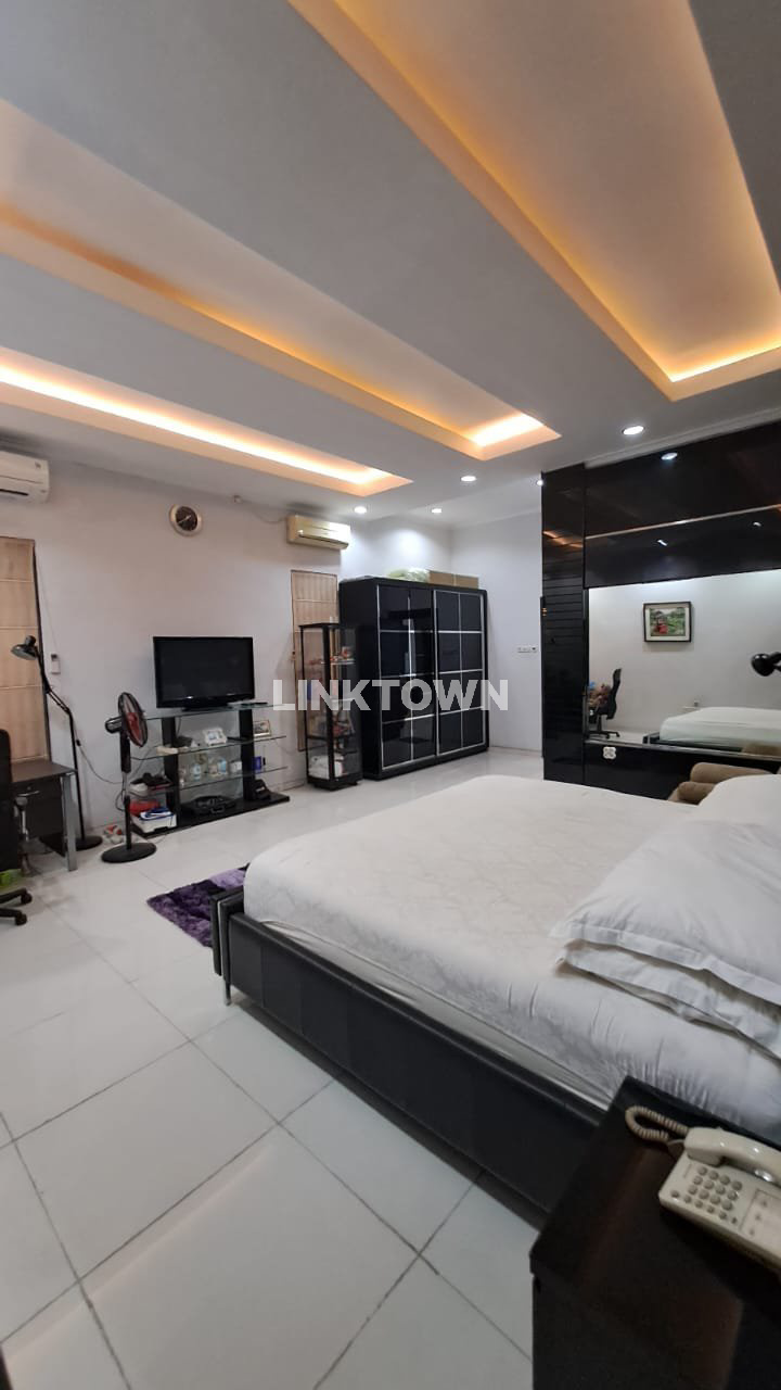 Full Furnish dan Full Dekor Rumah 2 Lantai Nego di Kertajaya Indah Surabaya