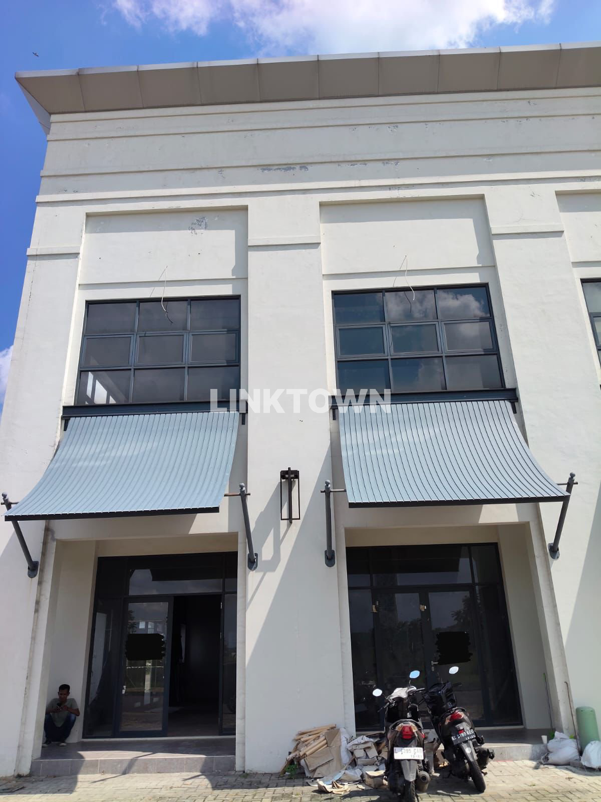 Dijual dan Disewakan Nego Ruko 2 Lantai Posisi Hook di Royal Residence Surabaya Barat