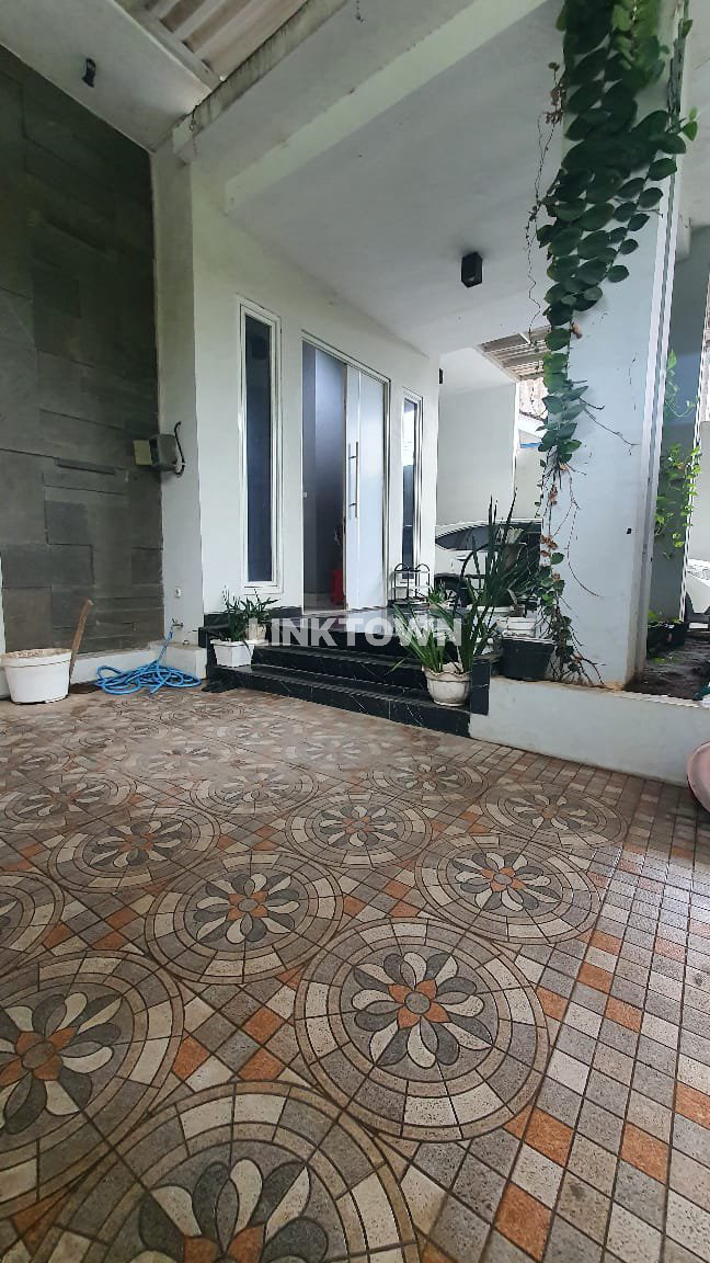 Rumah Cocok untuk Hunian atau Kantor di Rungkut Asri Dekat Raya Merr