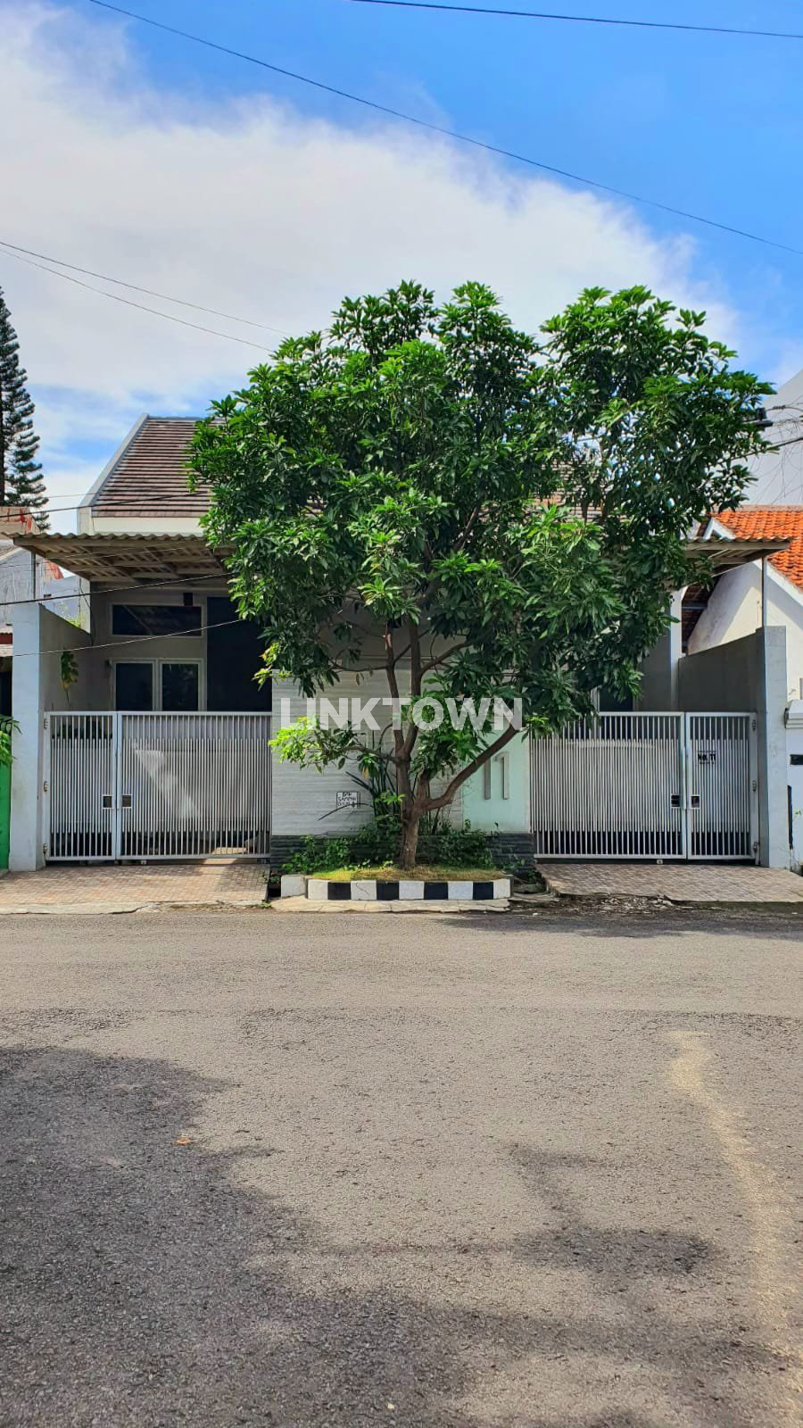 Rumah Cocok untuk Hunian atau Kantor di Rungkut Asri Dekat Raya Merr Rumah Cocok untuk Hunian atau Kantor di Rungkut Asri Dekat Raya Merr