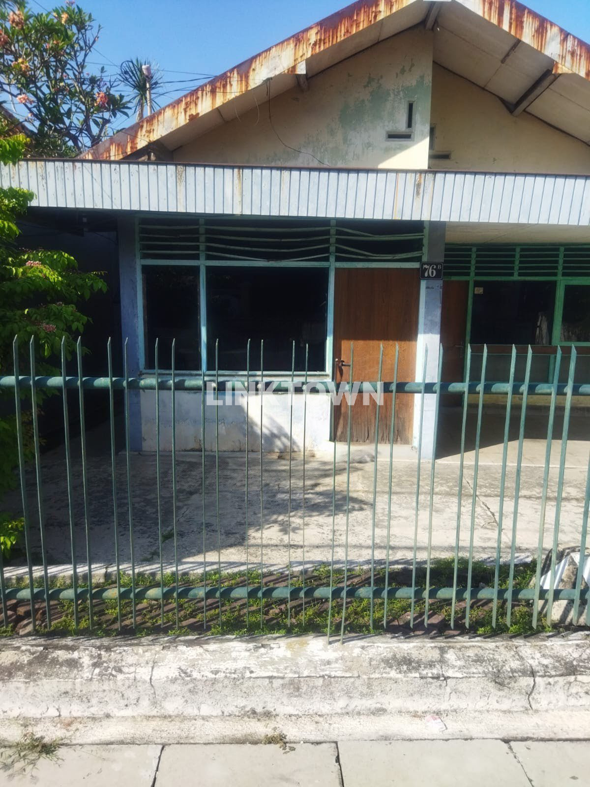 Sangat Murah Rumah Dekat Pusat Kota Surabaya di Bratang