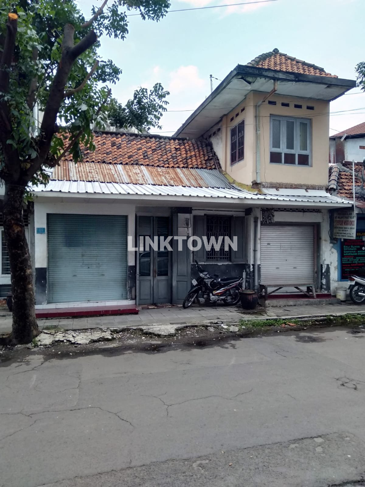 Jaminan Murah Nego Sampai Deal Rumah Hitung Tanah di Peneleh Dekat Pusat Kota Surabaya Jaminan Murah Nego Sampai Deal Rumah Hitung Tanah di Peneleh Dekat Pusat Kota Surabaya