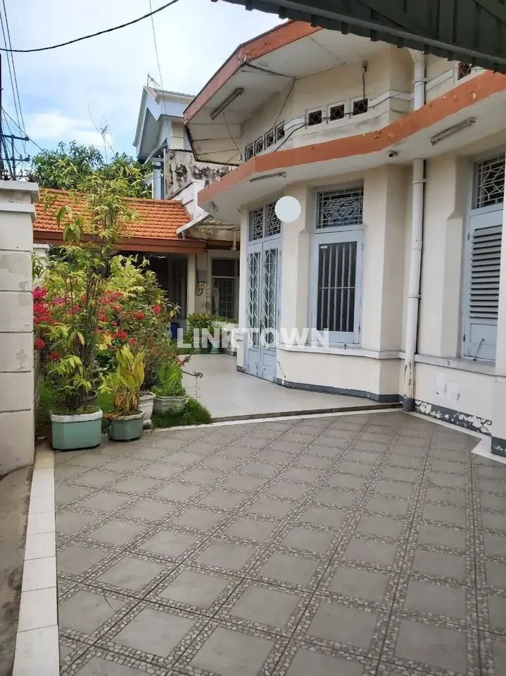 Dijual Rumah Cocok untuk Usaha Nego Lokasi Strartegis Komersil di Gembong Sawah Surabaya