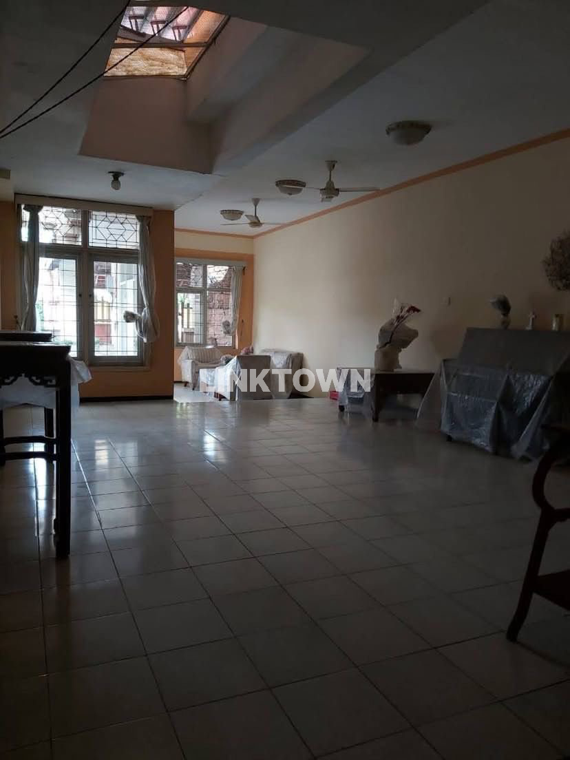 Dijual Rumah Cocok untuk Usaha Nego Lokasi Strartegis Komersil di Gembong Sawah Surabaya