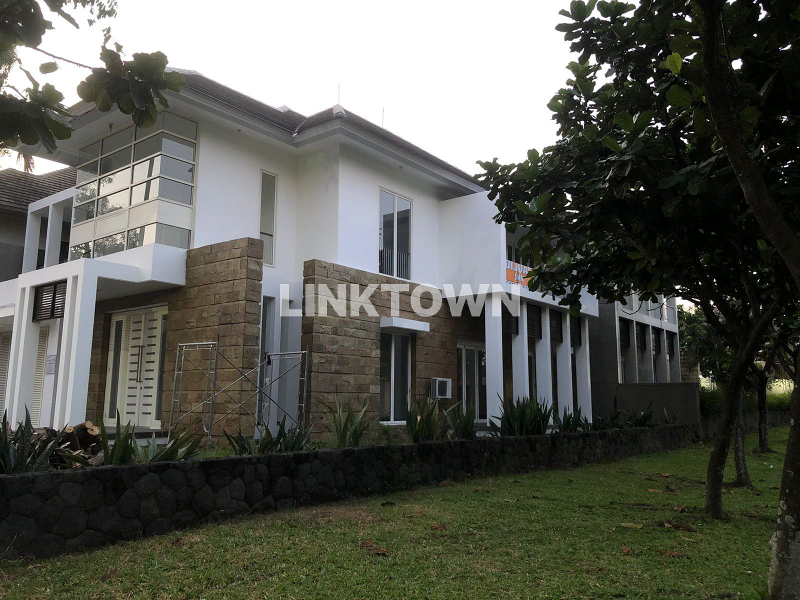 Dijual Rumah Mewah Posisi Hook Diamond Hill Citraland