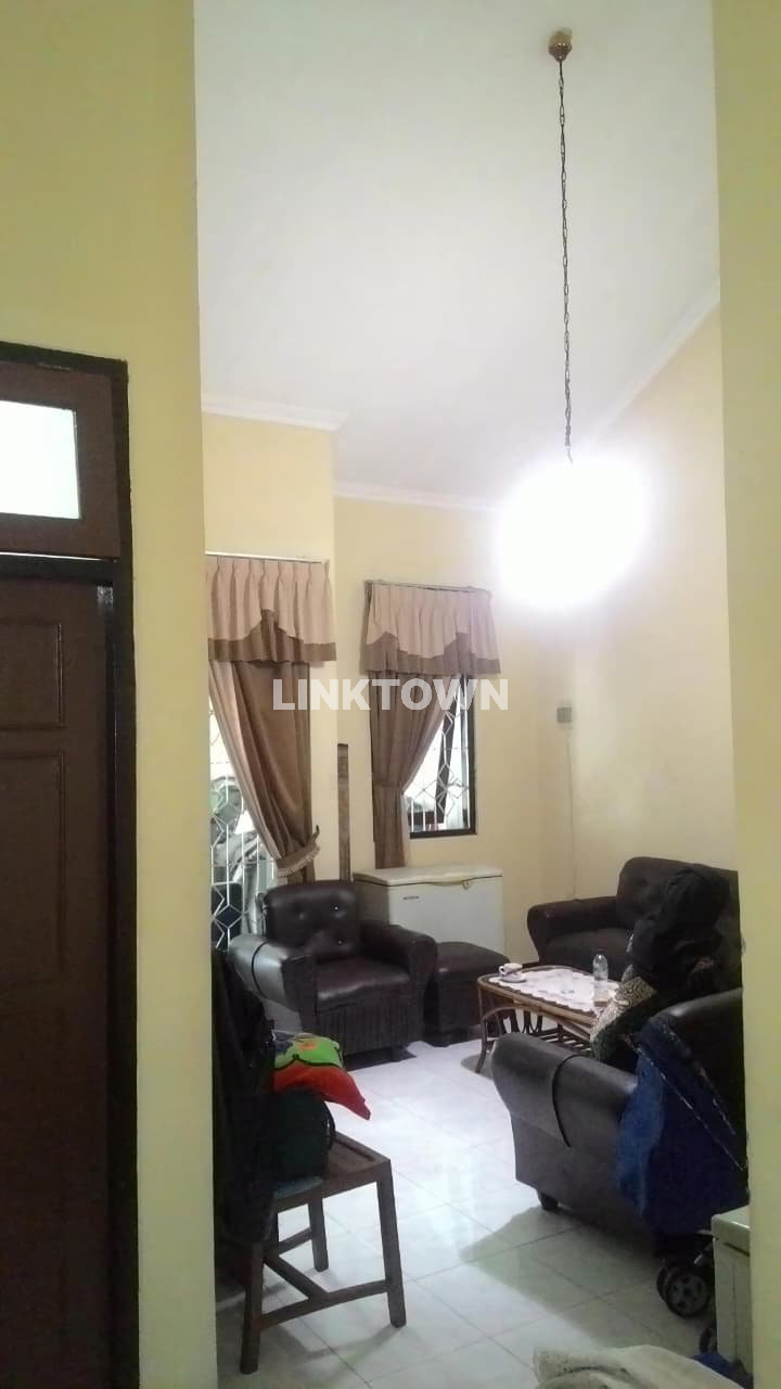Dijamin Termurah Nego Sampai Deal Rumah 1,5 Lantai di Taman Pondok Indah Wiyung