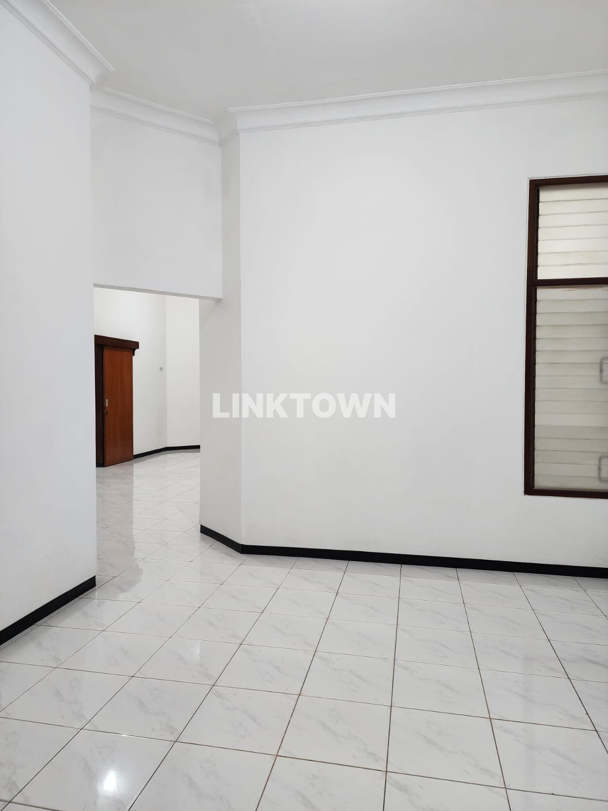 Disewakan Rumah 3 Lantai di Simolangit Dekat Kupang Indah Surabaya Barat