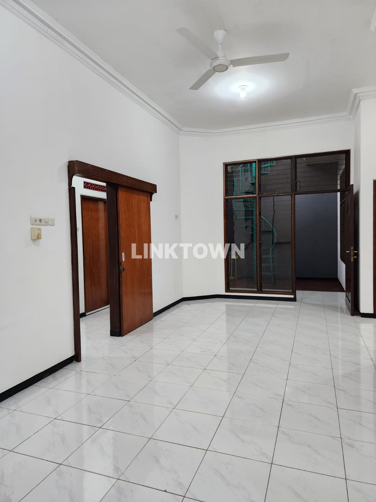 Disewakan Rumah 3 Lantai di Simolangit Dekat Kupang Indah Surabaya Barat