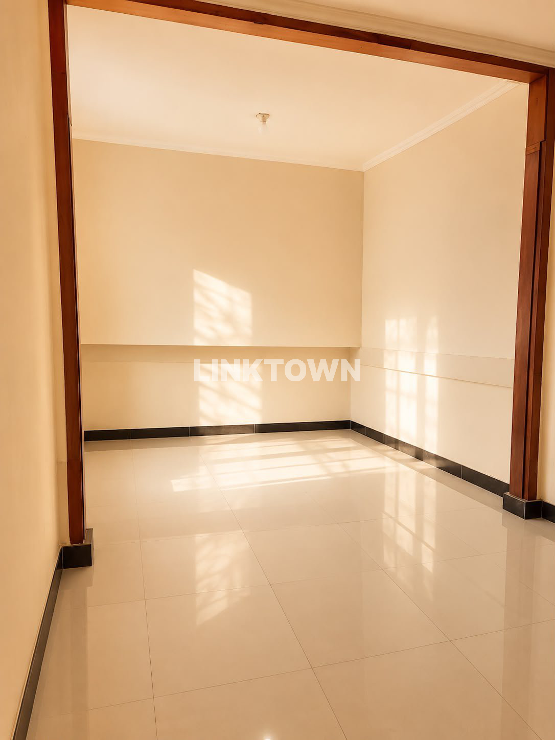 Miliki Hunian Bergaya Modern Semifurnish di Satelit Indah Surabaya Barat