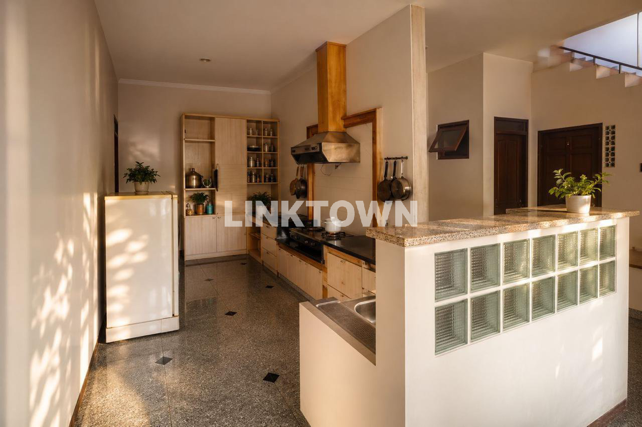 Hunian Mewah Full Granit dan Kayu Jati Semifurnished Nego di Darmo Harapan Regency Site